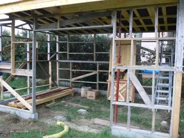 Une grande porte d’entrée