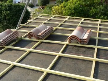 On répartit les paquets de tuiles