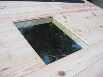 Le cadre. On a mis une plaque de verre mais elle est inutile en réalité