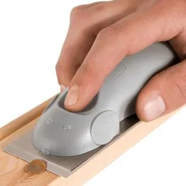 Etape 3&nbsp;: Enlevez les excès de colle 