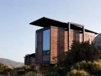 Des mini-maisons au coeur d'un site sauvage