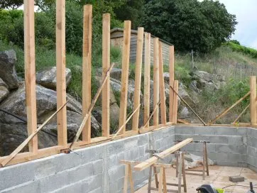 Montants sur la façade arrière