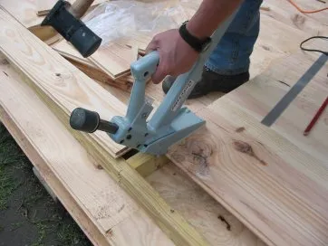 Pour les lames de mur, on utilise aussi le cloueur à parquer