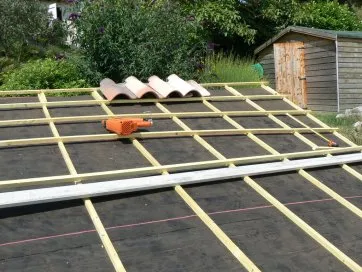 La 2ème ligne de liteaux pour supporter les tuiles