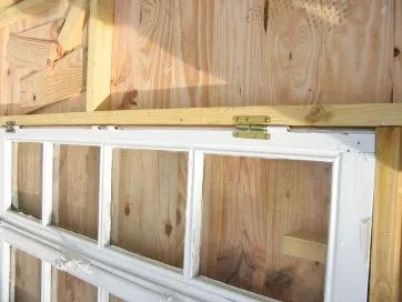 Fixation avec charnière